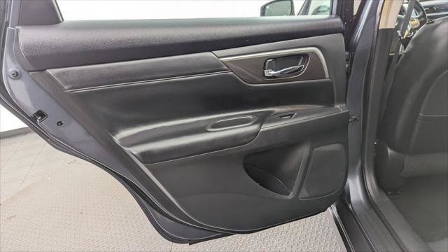 Used 2013 Nissan Altima 2.5 SL w/ Technology Pkg FWD image 14