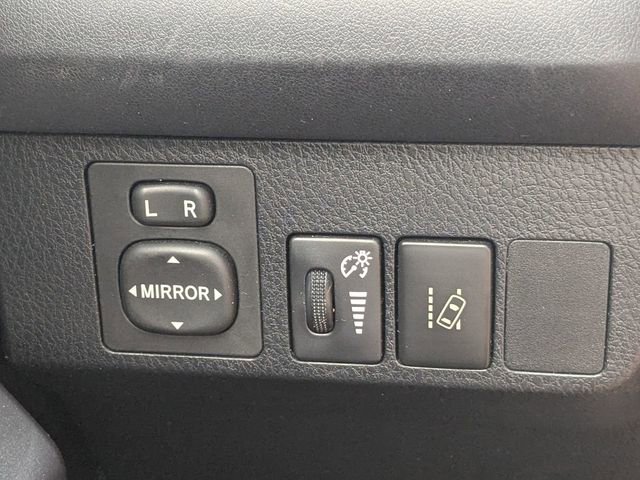 Used 2018 Toyota RAV4 LE image 22