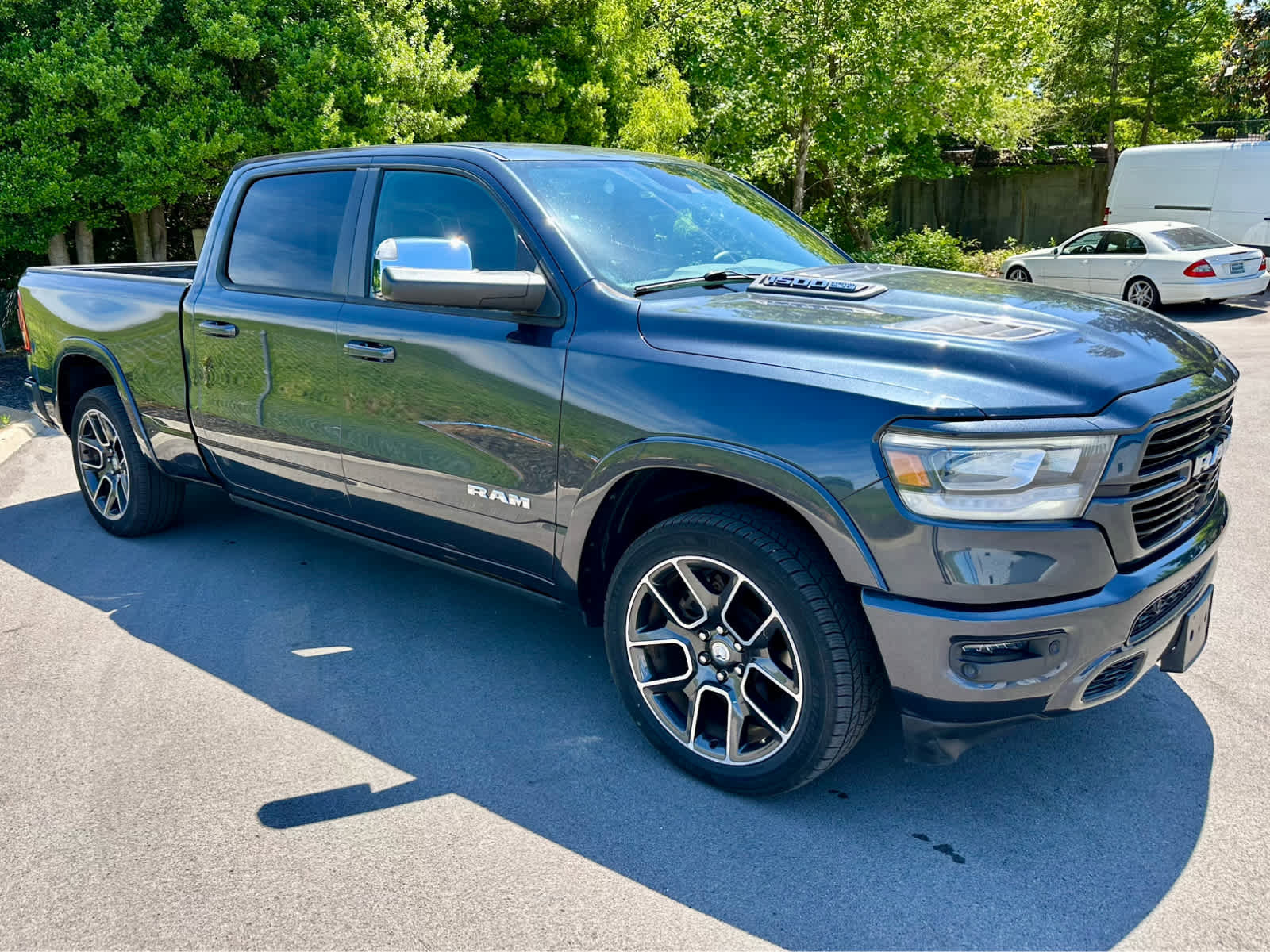 Used 2019 RAM 1500 Laramie AWD/4WD image 3