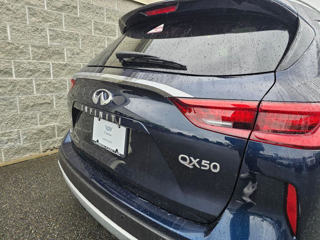 Used 2019 INFINITI QX50 Essential w/ Sensory Package AWD/4WD image 18