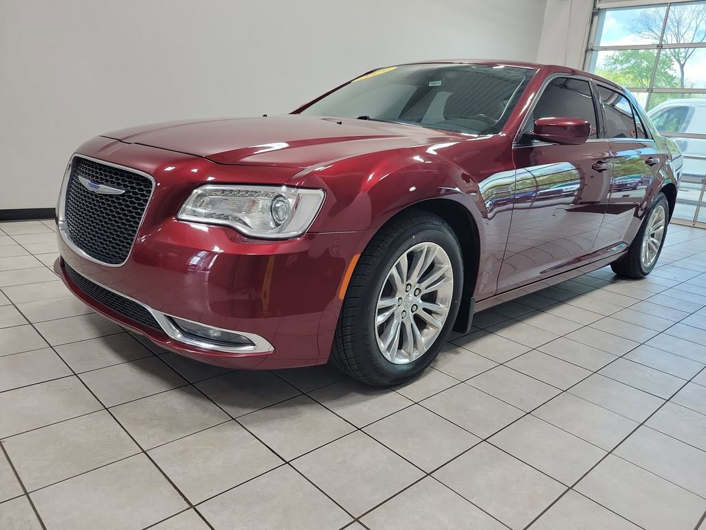 Used 2019 Chrysler 300 Touring w/ Driver Convenience Group RWD image 6