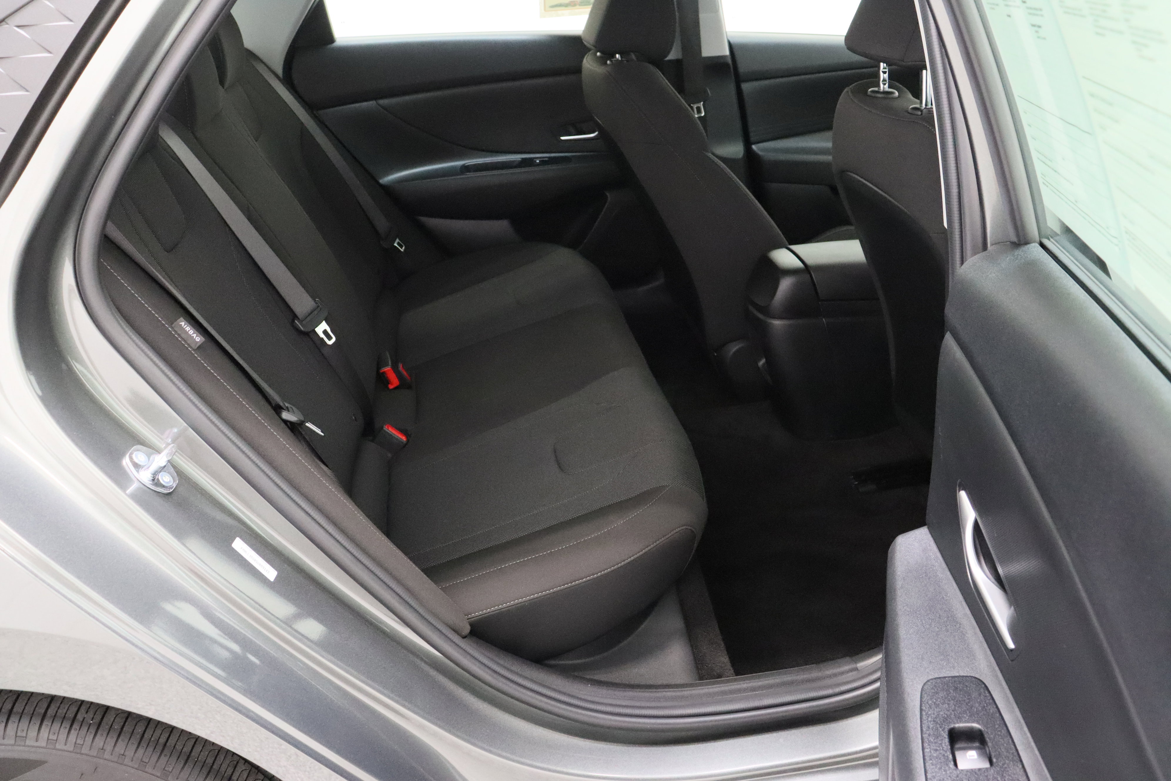 Used 2025 Hyundai Elantra SE image 31