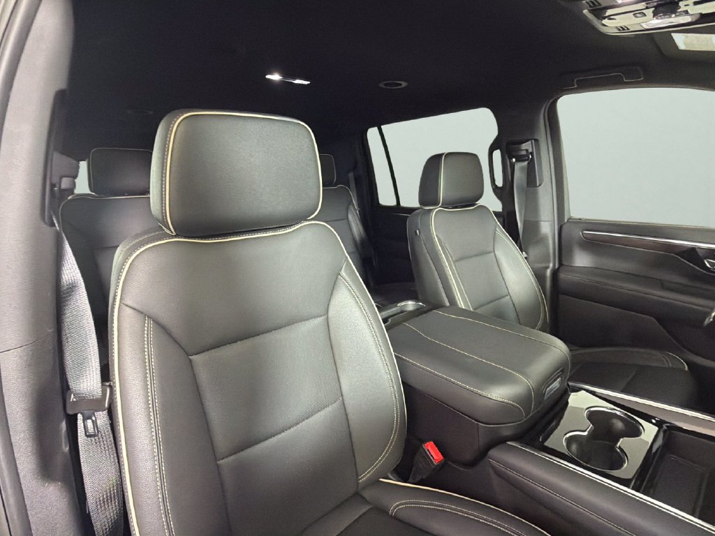 Used 2026 Chevrolet Suburban Premier AWD/4WD image 31