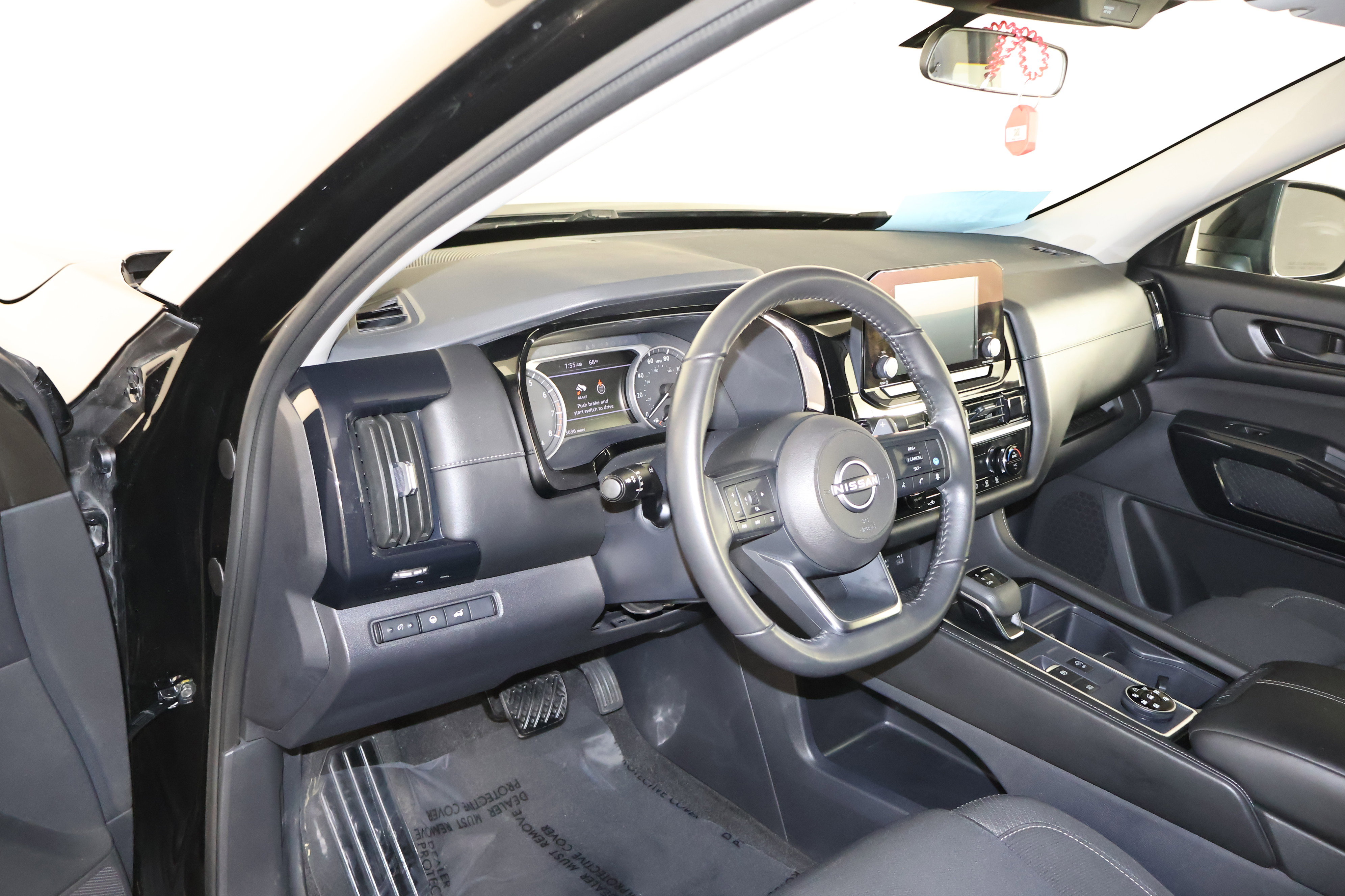 Used 2025 Nissan Pathfinder SV image 38