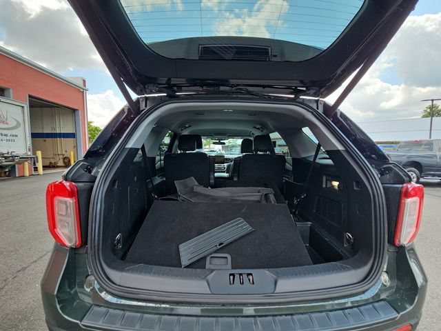 Used 2024 Ford Explorer XLT w/ Equipment Group 202A AWD/4WD image 28