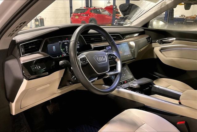 Used 2024 Audi Q8 e-tron Premium Plus w/ Premium Plus Package image 14
