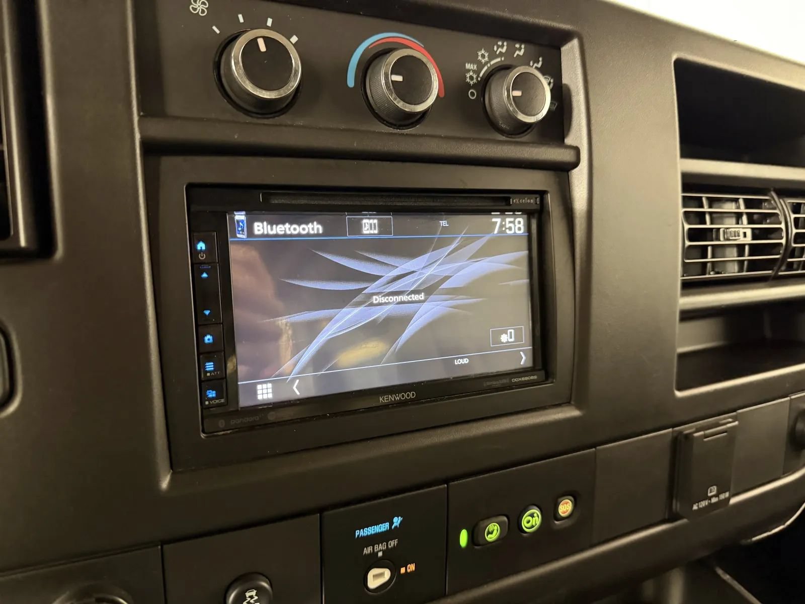 Used 2018 Chevrolet Express 2500 RWD image 19