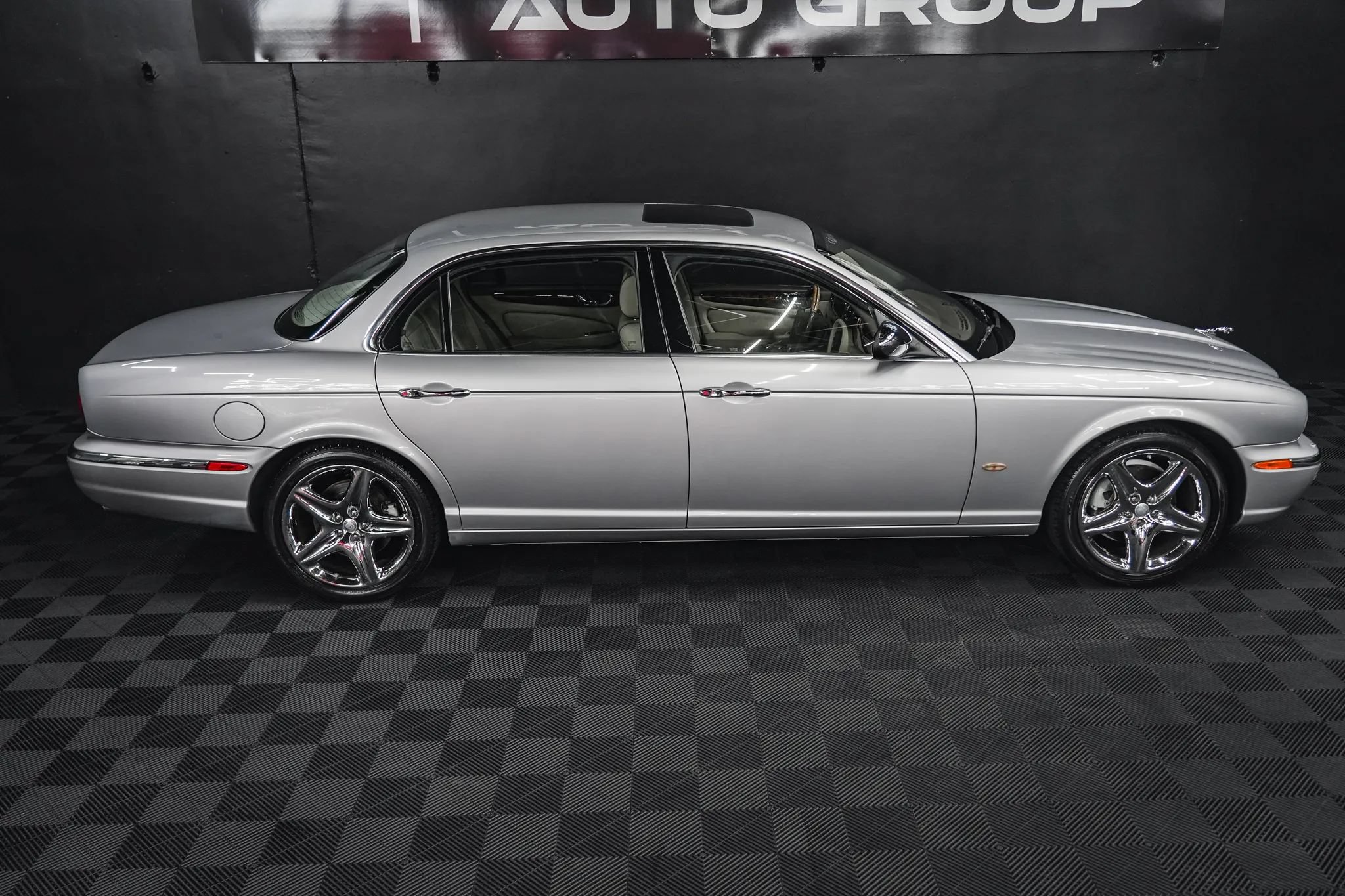Used 2006 Jaguar XJ Vanden Plas RWD image 13