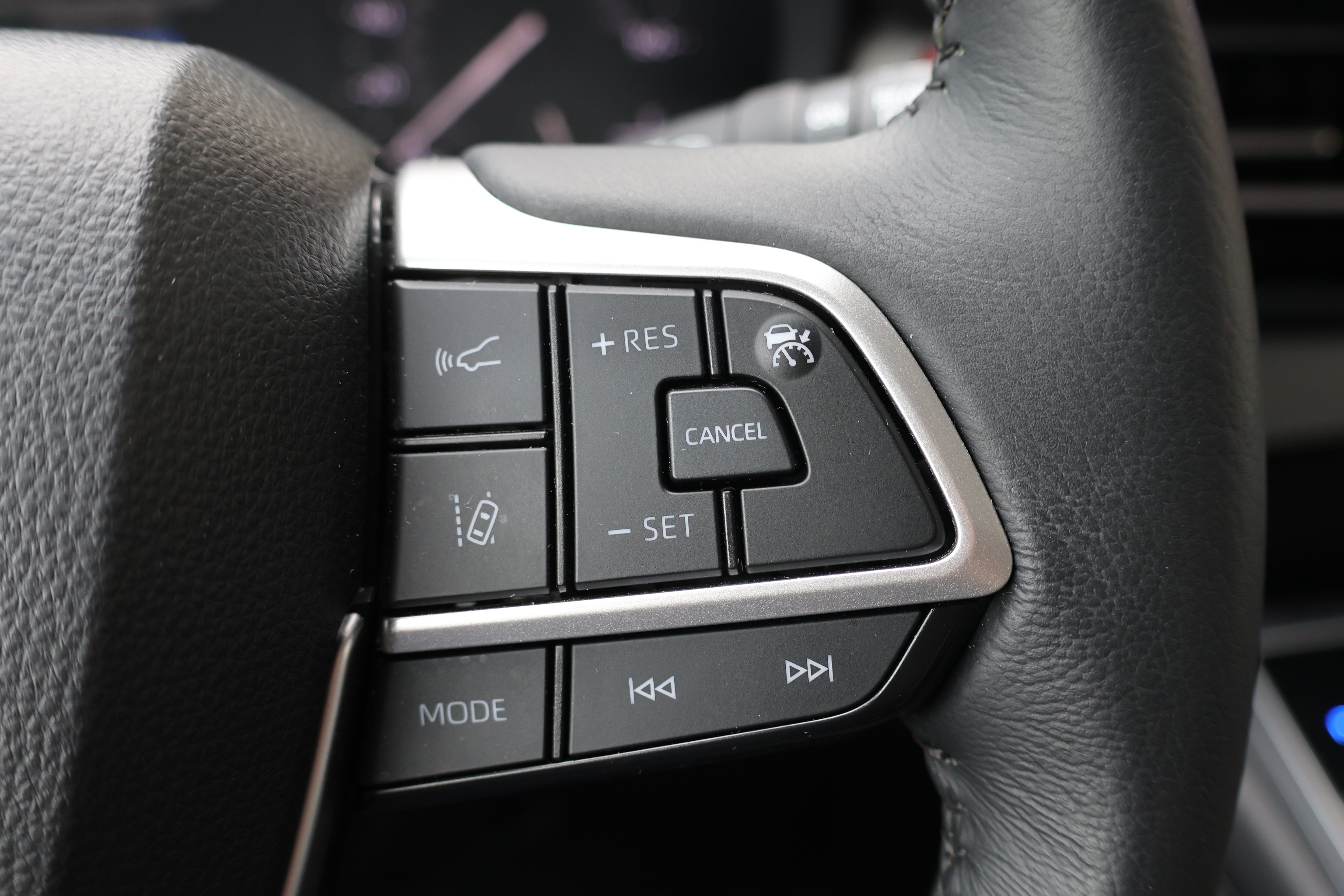 Certified 2025 Toyota Sienna XLE FWD image 34