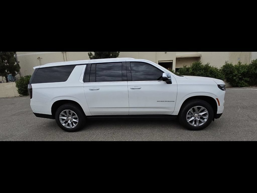 Used 2025 Chevrolet Suburban Premier AWD/4WD image 9