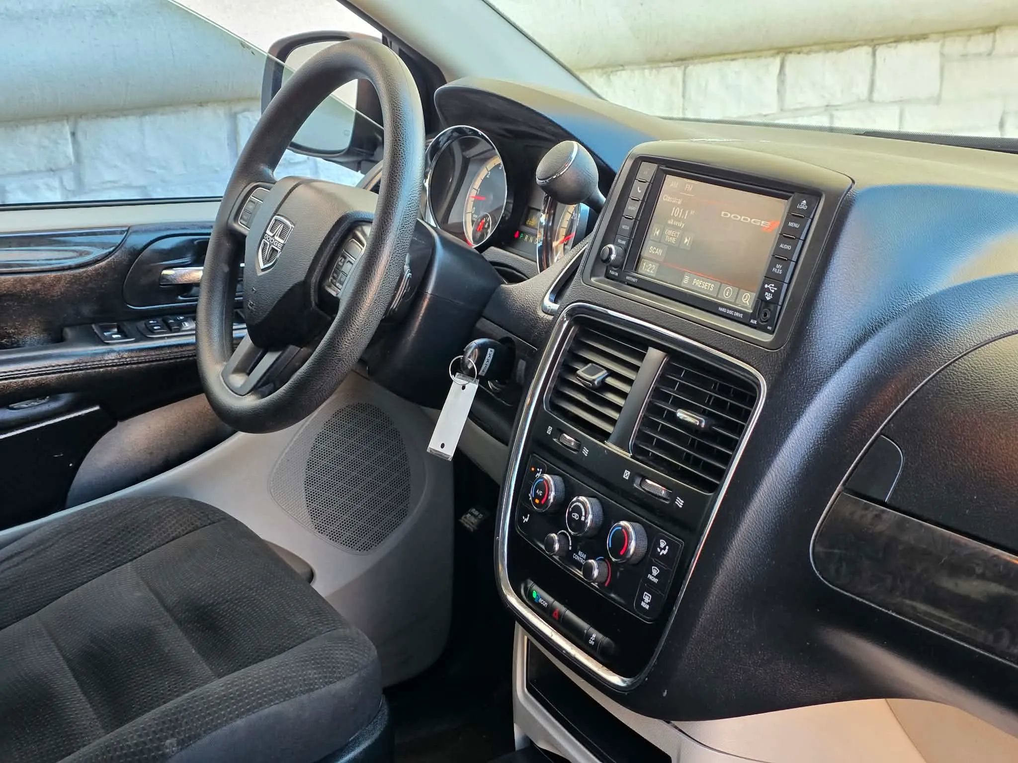 Used 2018 Dodge Grand Caravan SE image 19