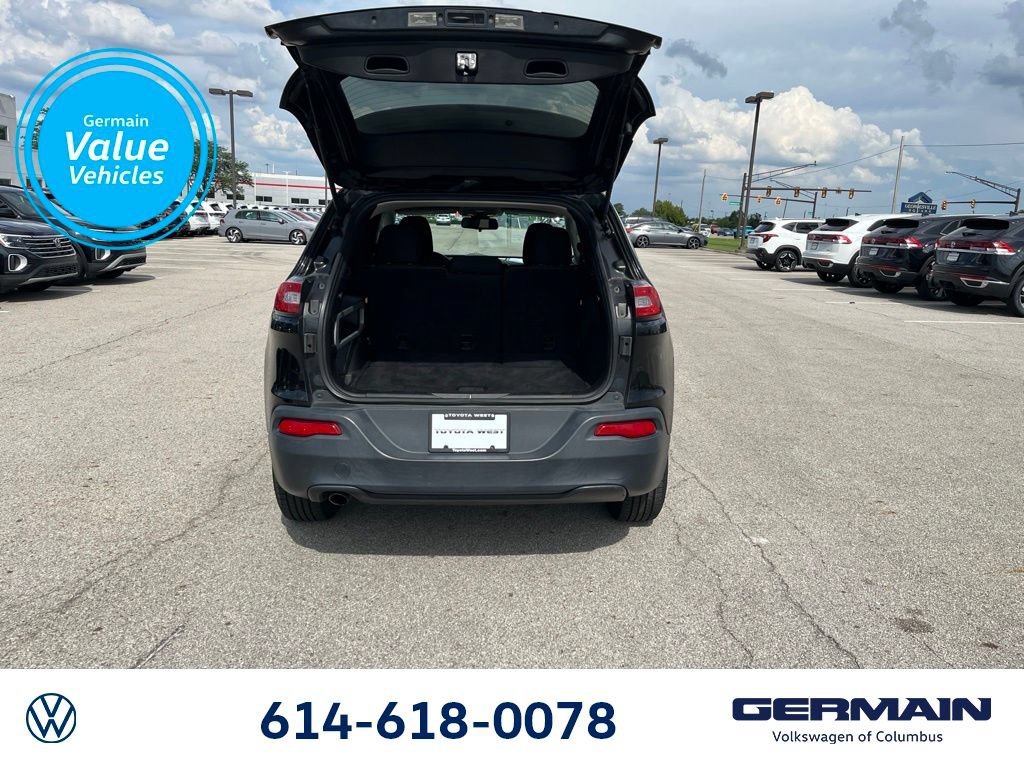 Used 2016 Jeep Cherokee Latitude w/ Cold Weather Group AWD/4WD image 14