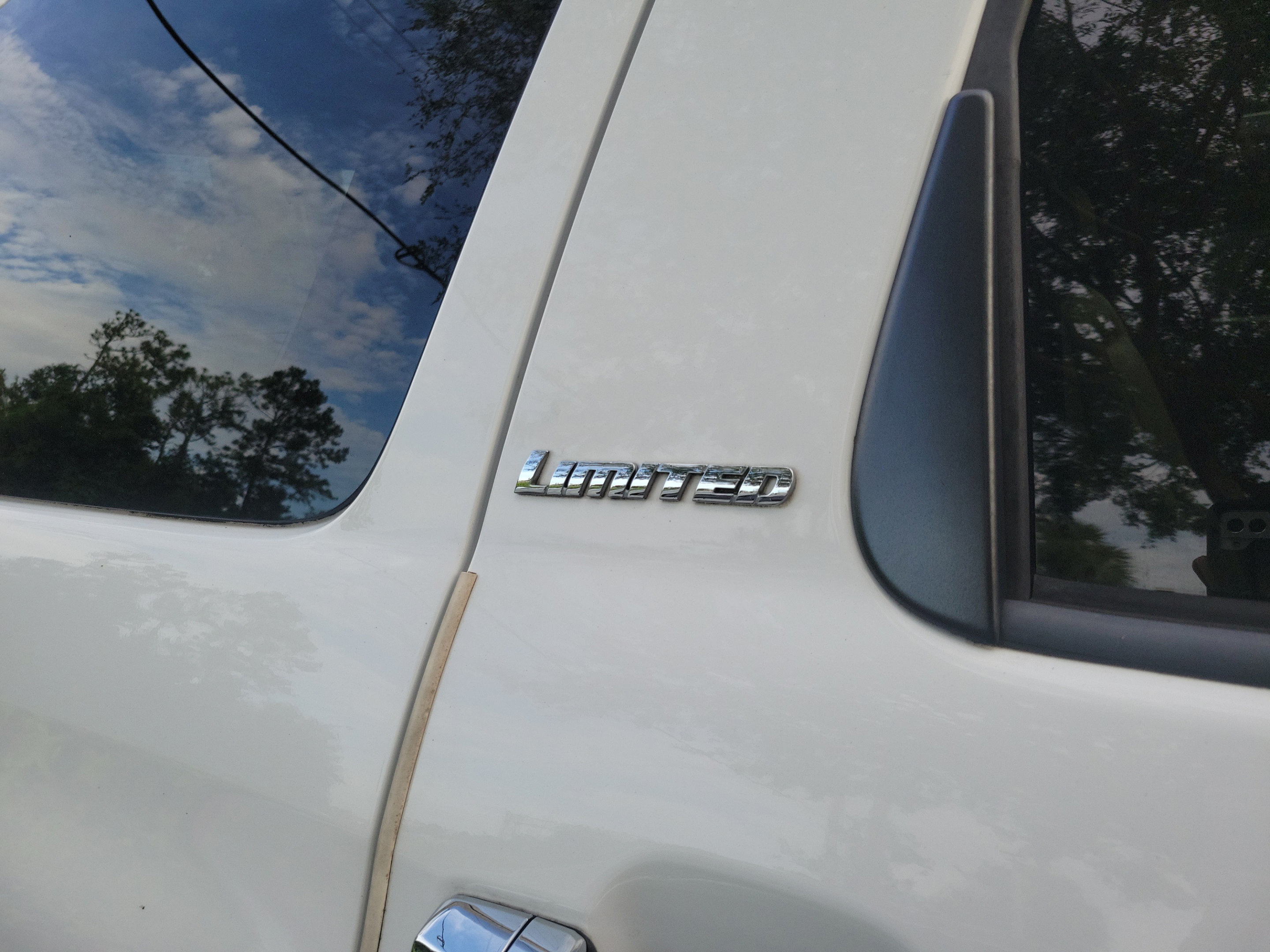 Used 2019 Toyota Sequoia Limited w/ Safety & Convenience Package AWD/4WD image 17