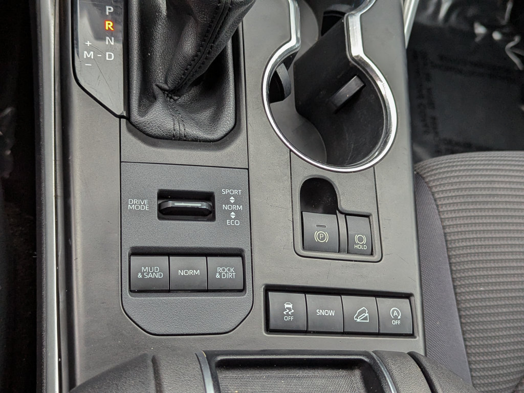 Used 2021 Toyota Highlander LE AWD/4WD image 38