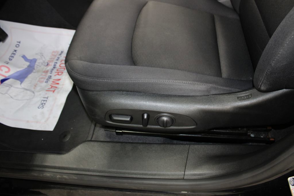 Used 2023 Chevrolet Malibu LT image 13