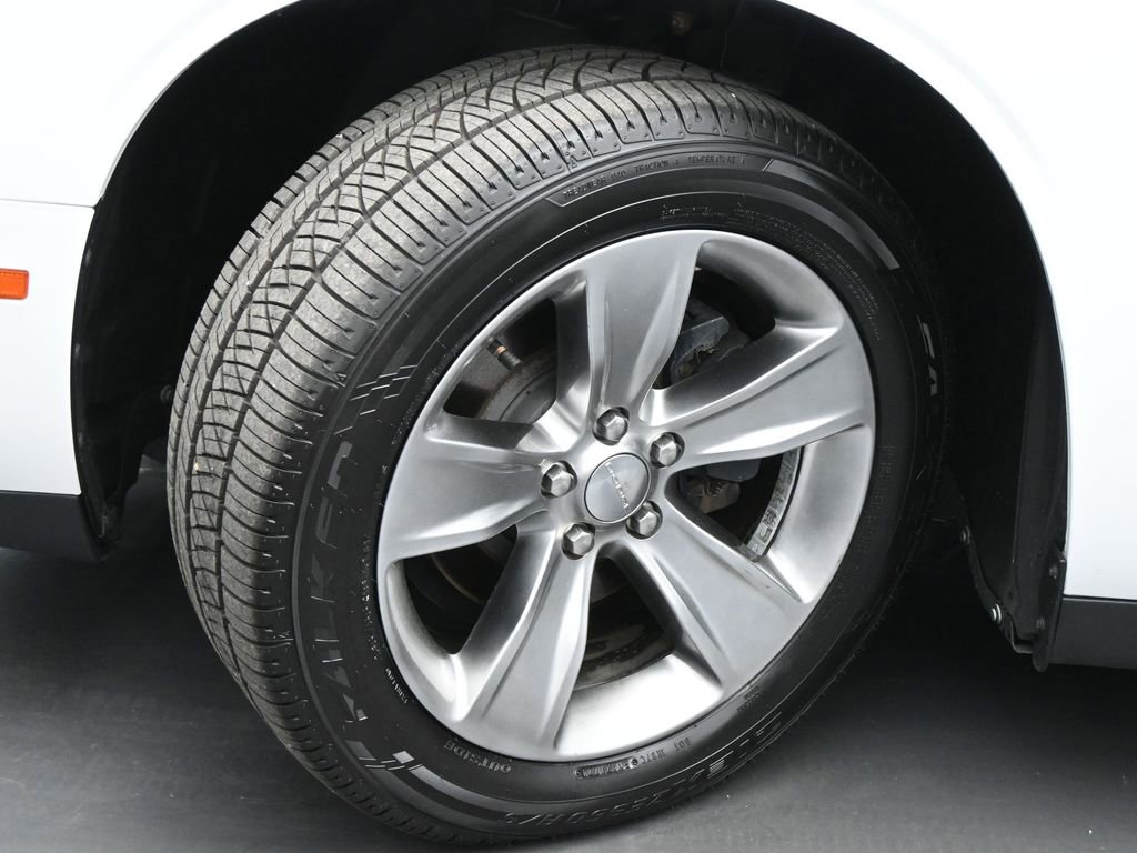 Used 2016 Dodge Challenger SXT image 15