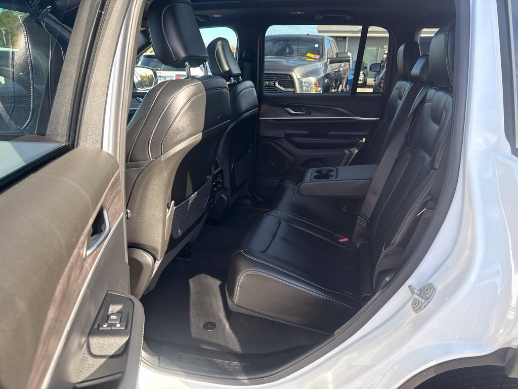 Certified 2025 Jeep Grand Cherokee Limited AWD/4WD image 22