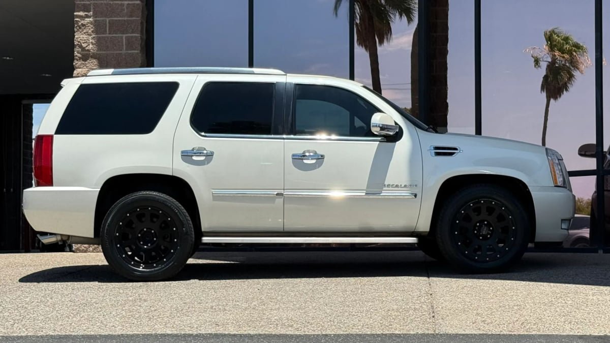 Used 2014 Cadillac Escalade Luxury AWD/4WD image 15