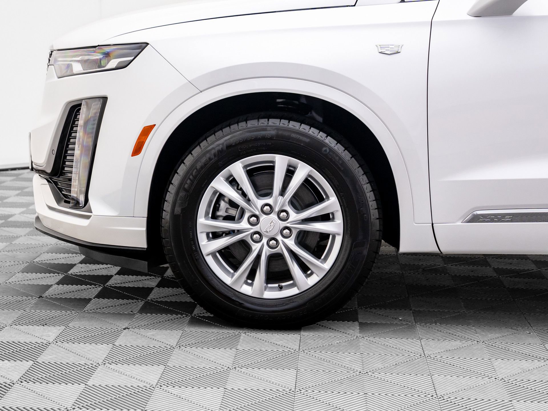 New 2025 Cadillac XT6 Luxury image 32