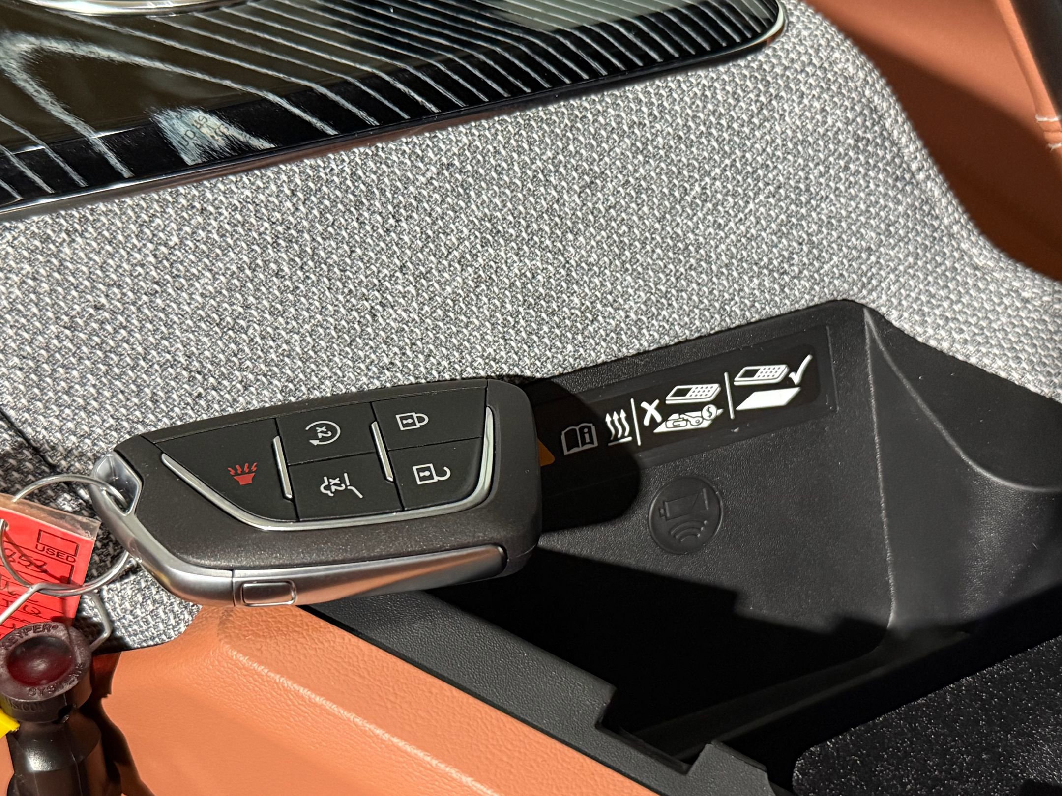 New 2026 Cadillac Optiq Luxury 2 image 39