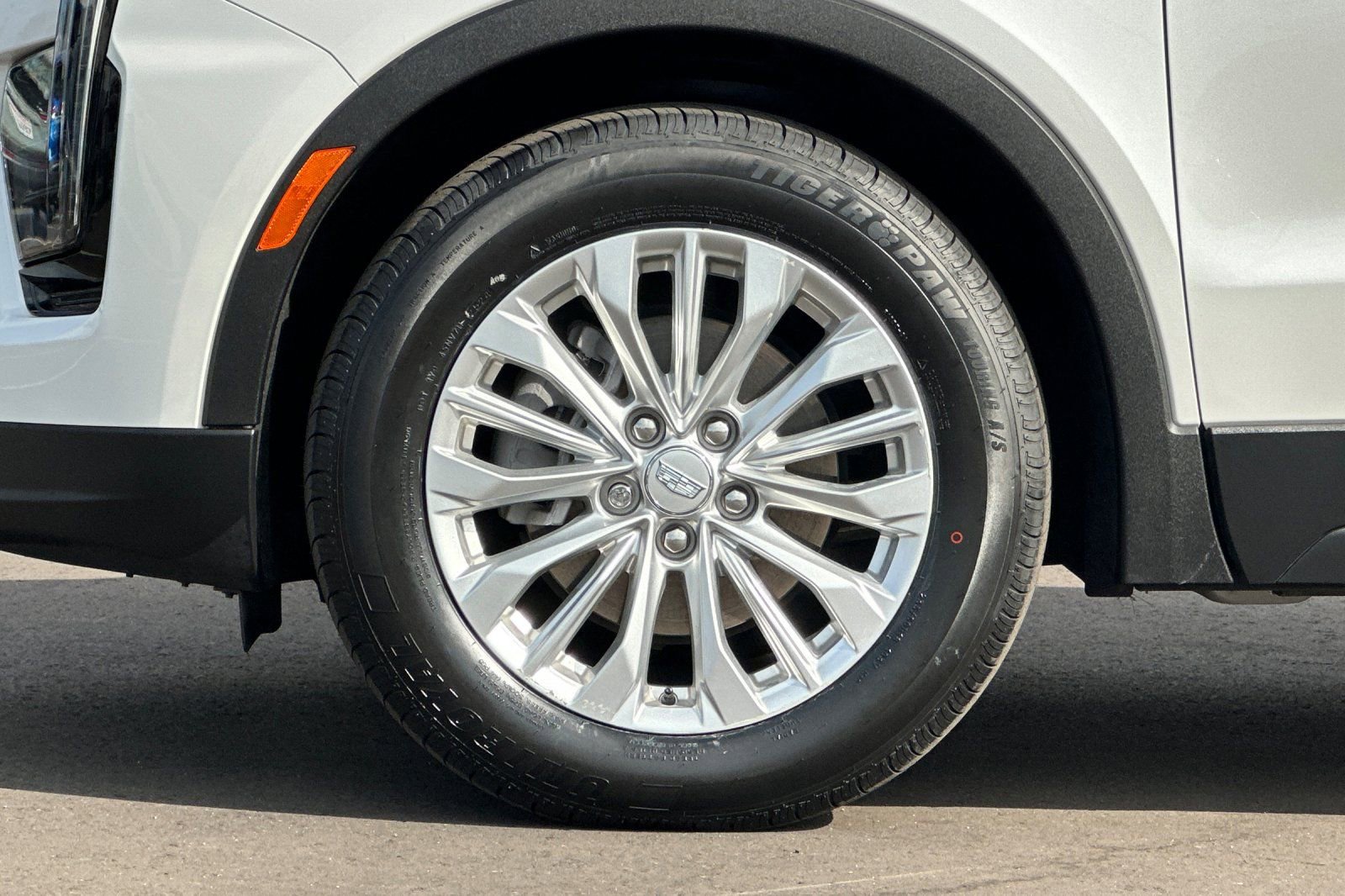 Used 2024 Cadillac XT4 Luxury w/ Cold Weather Package image 37