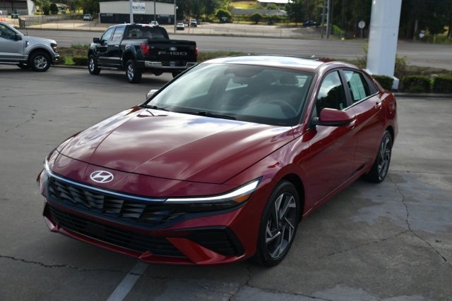Used 2024 Hyundai Elantra SEL w/ Convenience Package