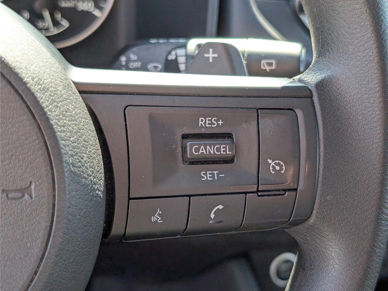 Used 2023 Nissan Rogue S AWD/4WD image 21