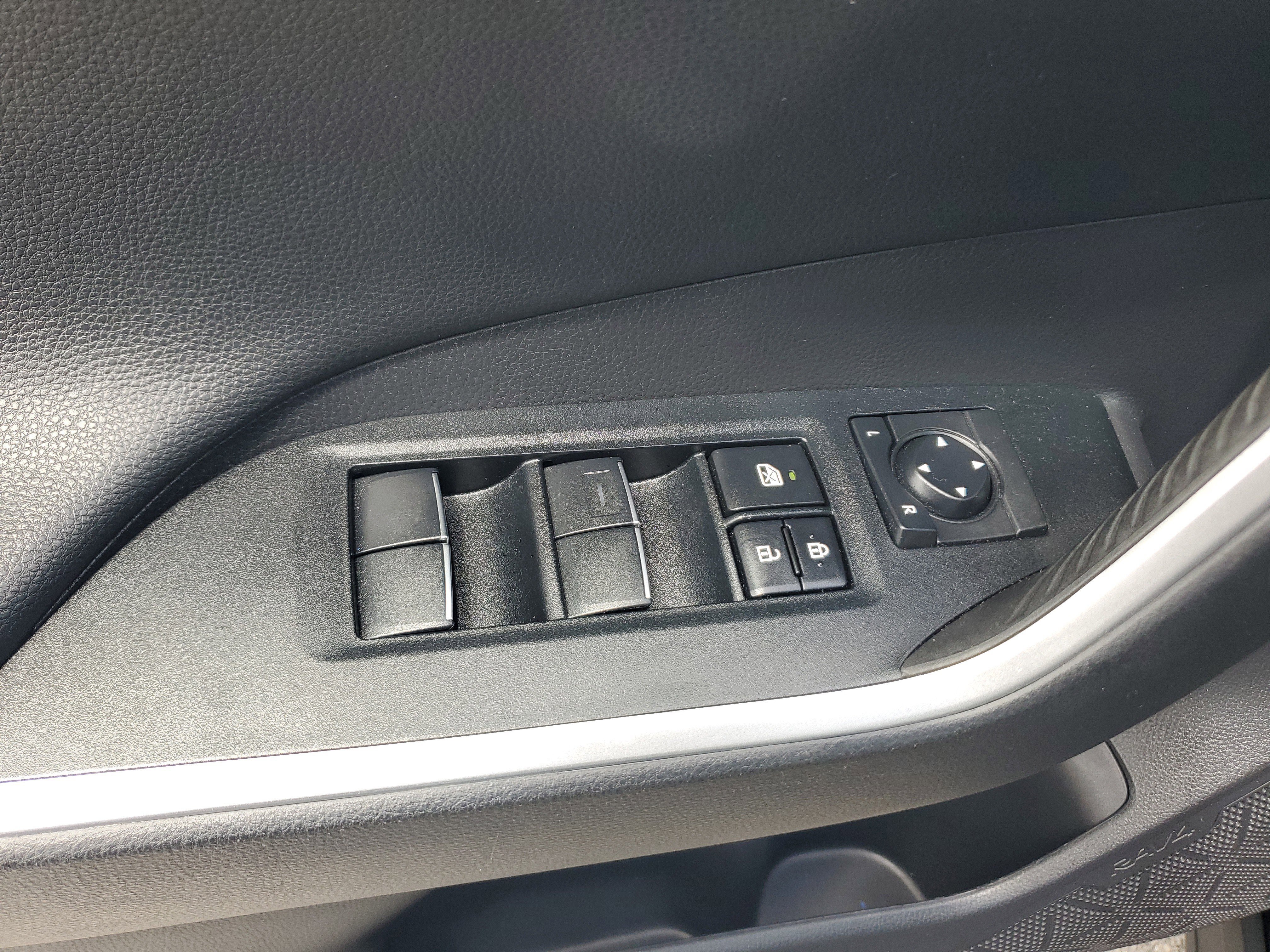 Used 2020 Toyota RAV4 XSE w/ XSE Grade Weather Package AWD/4WD image 29
