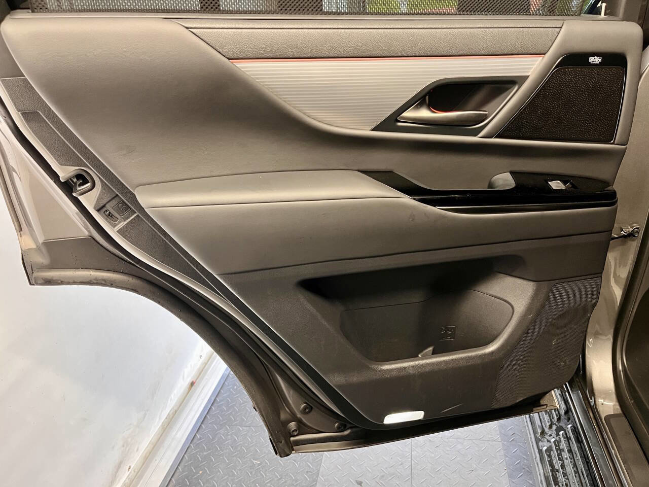 Used 2024 Lexus LX 600 F Sport image 19