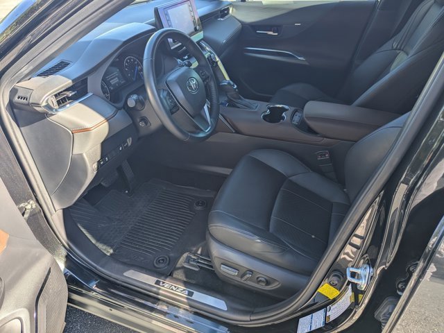 Used 2021 Toyota Venza XLE w/ Softex Package image 9