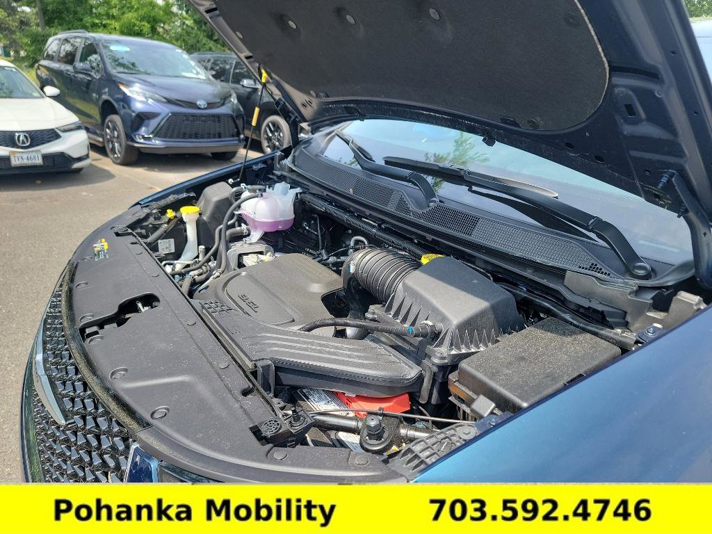 Used 2025 Chrysler Pacifica Select image 31