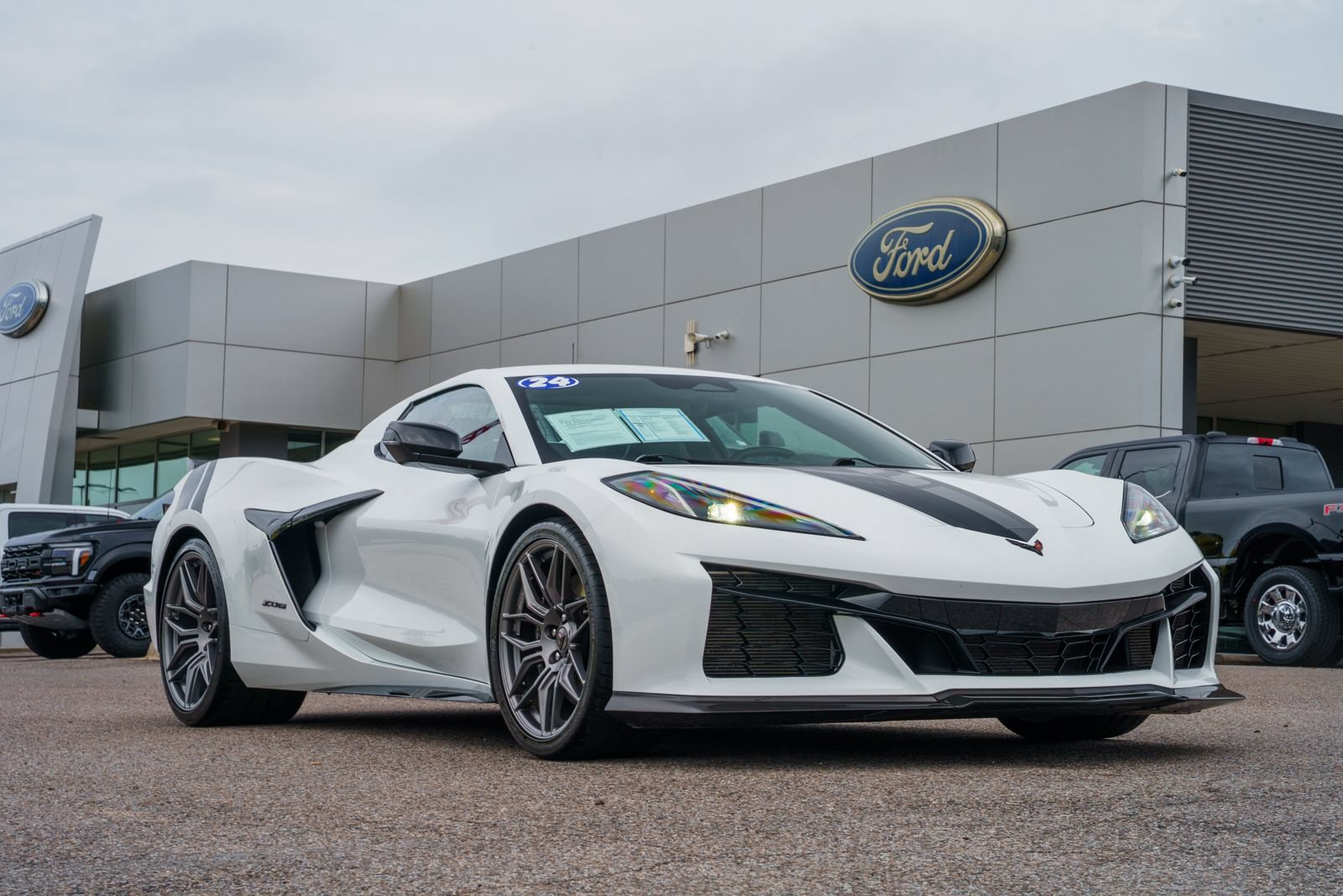 Used 2024 Chevrolet Corvette Z06 RWD image 1