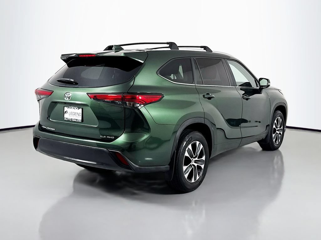 Used 2023 Toyota Highlander XLE AWD/4WD image 5