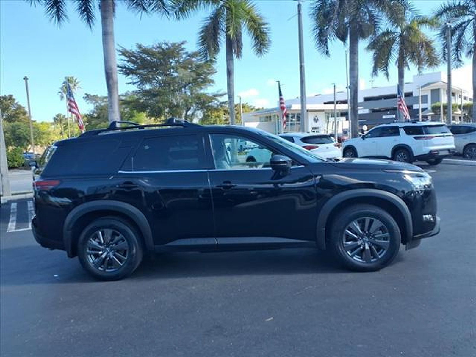 Certified 2022 Nissan Pathfinder SV w/ SV Premium Package image 7