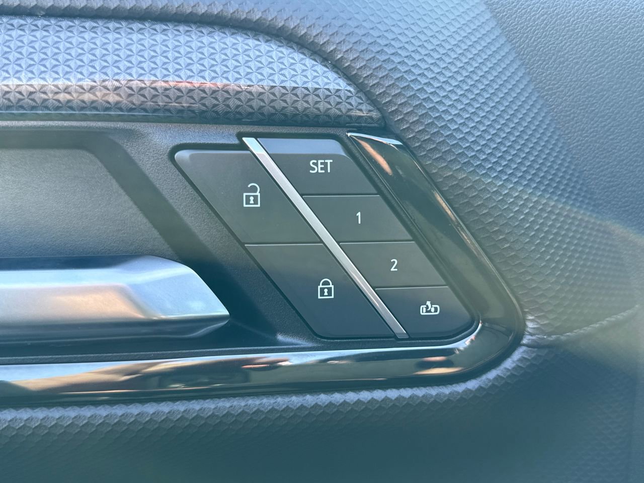 Used 2025 Chevrolet Silverado 2500 ZR2 w/ Technology Package image 20