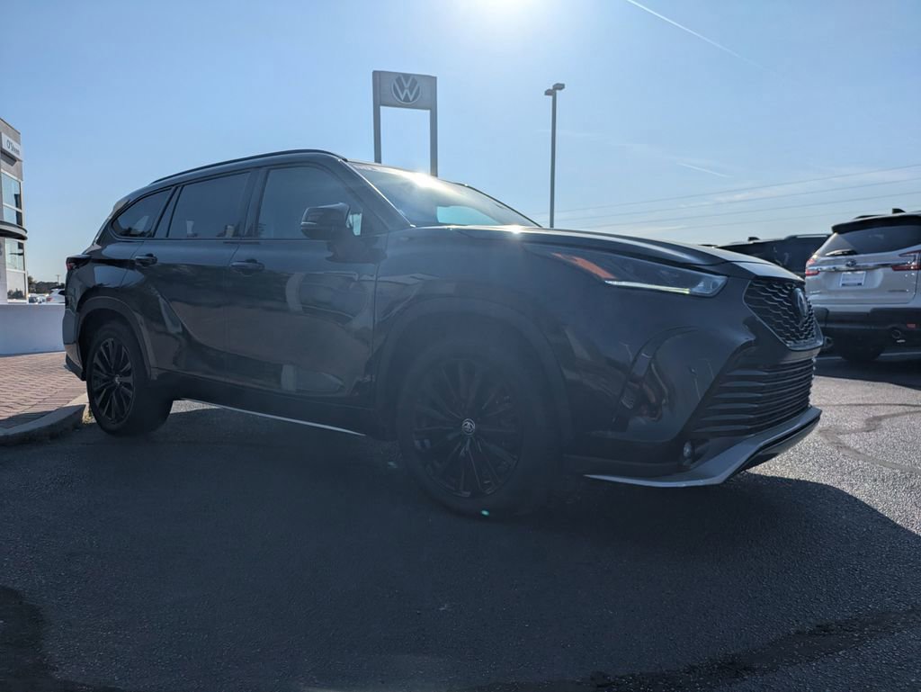 Used 2024 Toyota Highlander XSE image 3