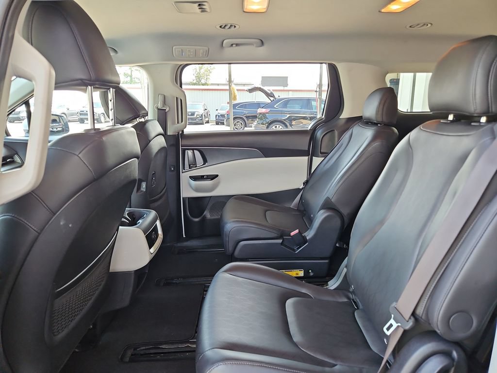 Used 2024 Kia Carnival LX FWD image 28