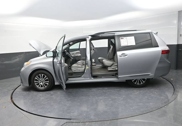 Used 2018 Toyota Sienna XLE FWD image 39