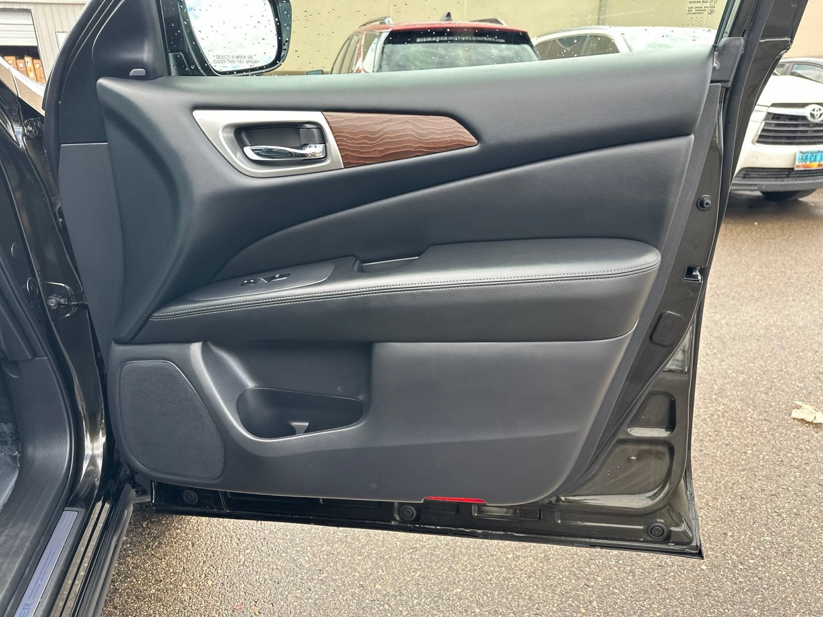 Used 2017 Nissan Pathfinder Platinum AWD/4WD image 42