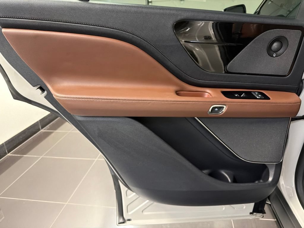 Certified 2025 Lincoln Aviator Reserve w/ Illumination Package AWD/4WD image 37