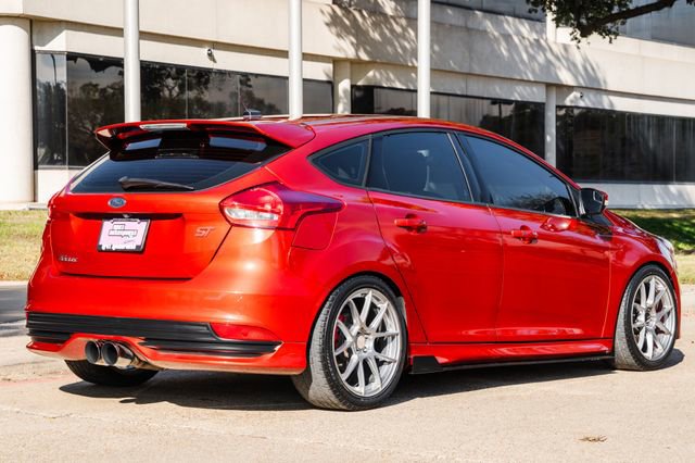 Used 2018 Ford Focus ST w/ Equipment Group 401A image 7
