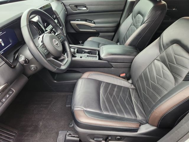 Used 2024 Nissan Pathfinder Platinum w/ Cargo Package FWD image 10