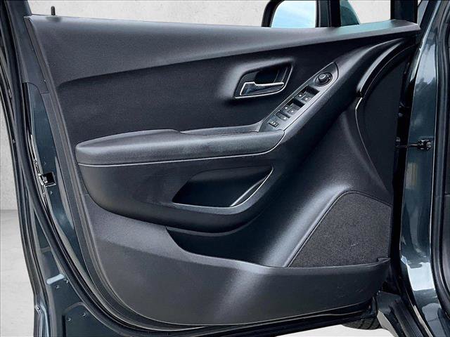 Used 2018 Chevrolet Trax LT FWD image 18