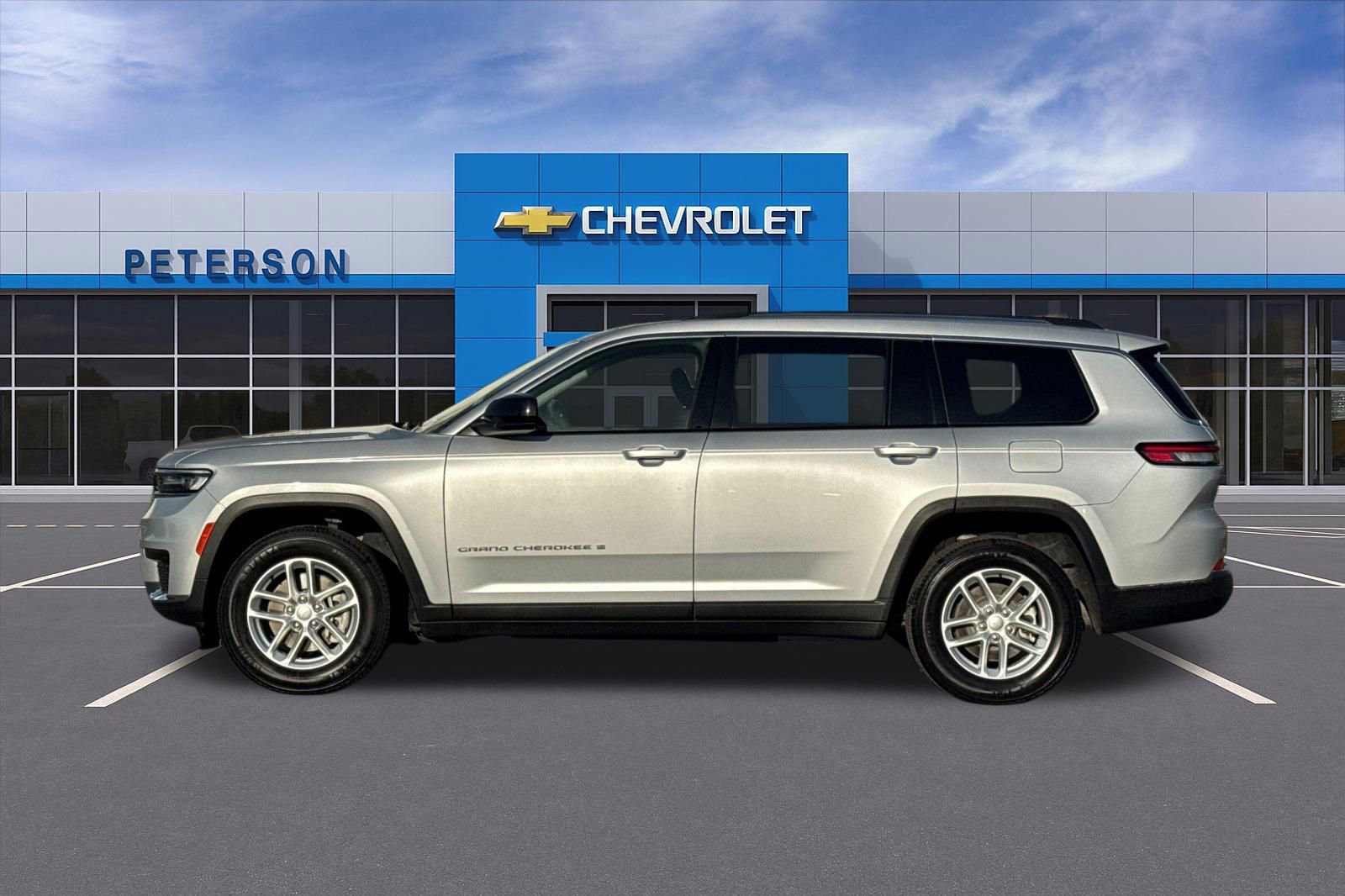 Used 2023 Jeep Grand Cherokee L Laredo w/ Trailer Tow Group (B) image 7