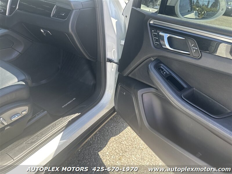 Used 2017 Porsche Macan AWD/4WD image 9
