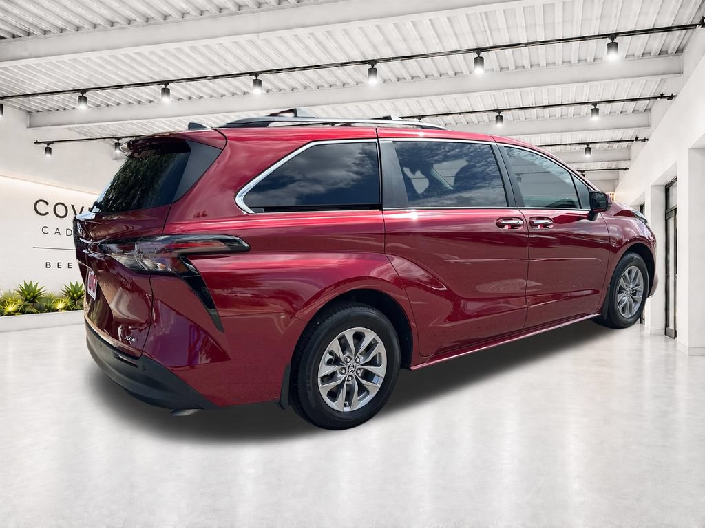 Used 2025 Toyota Sienna XLE FWD image 13