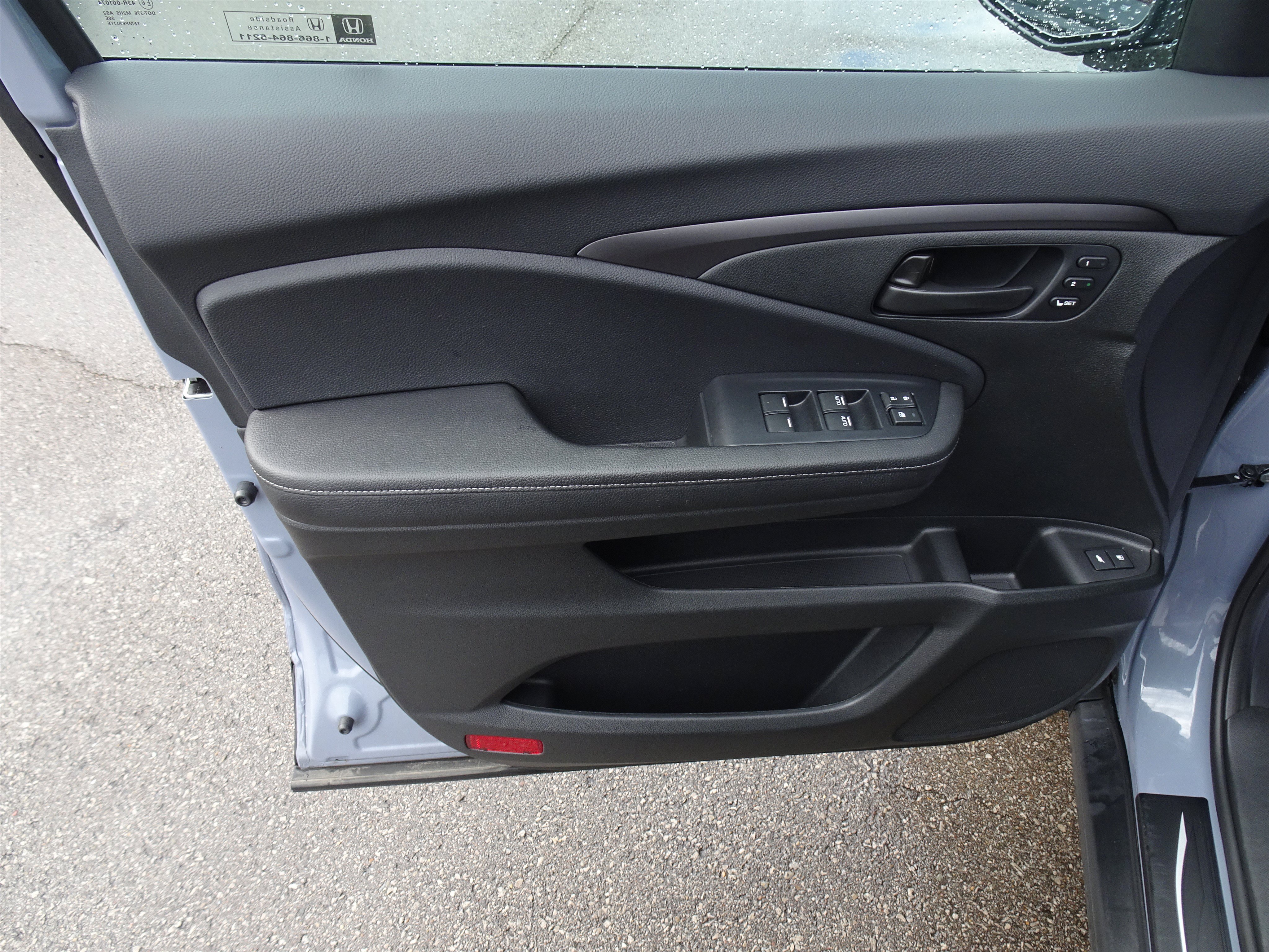 Used 2025 Honda Passport EX-L image 13