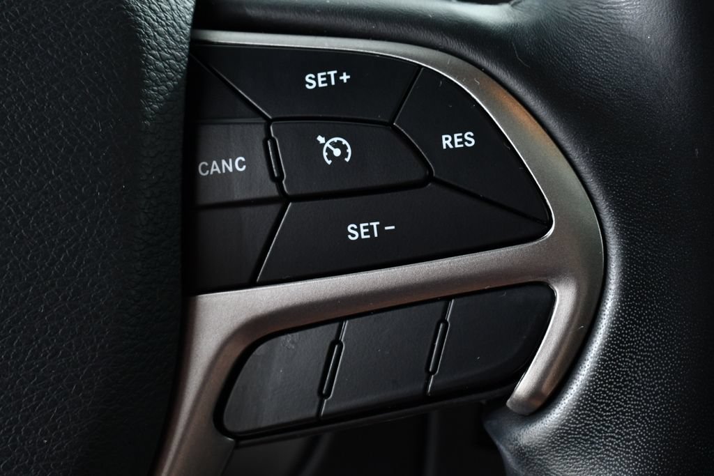 Used 2020 Jeep Grand Cherokee Overland AWD/4WD image 34