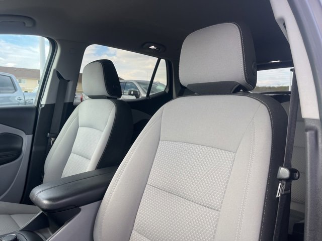 Used 2023 GMC Terrain SLE w/ Driver Convenience Package image 16