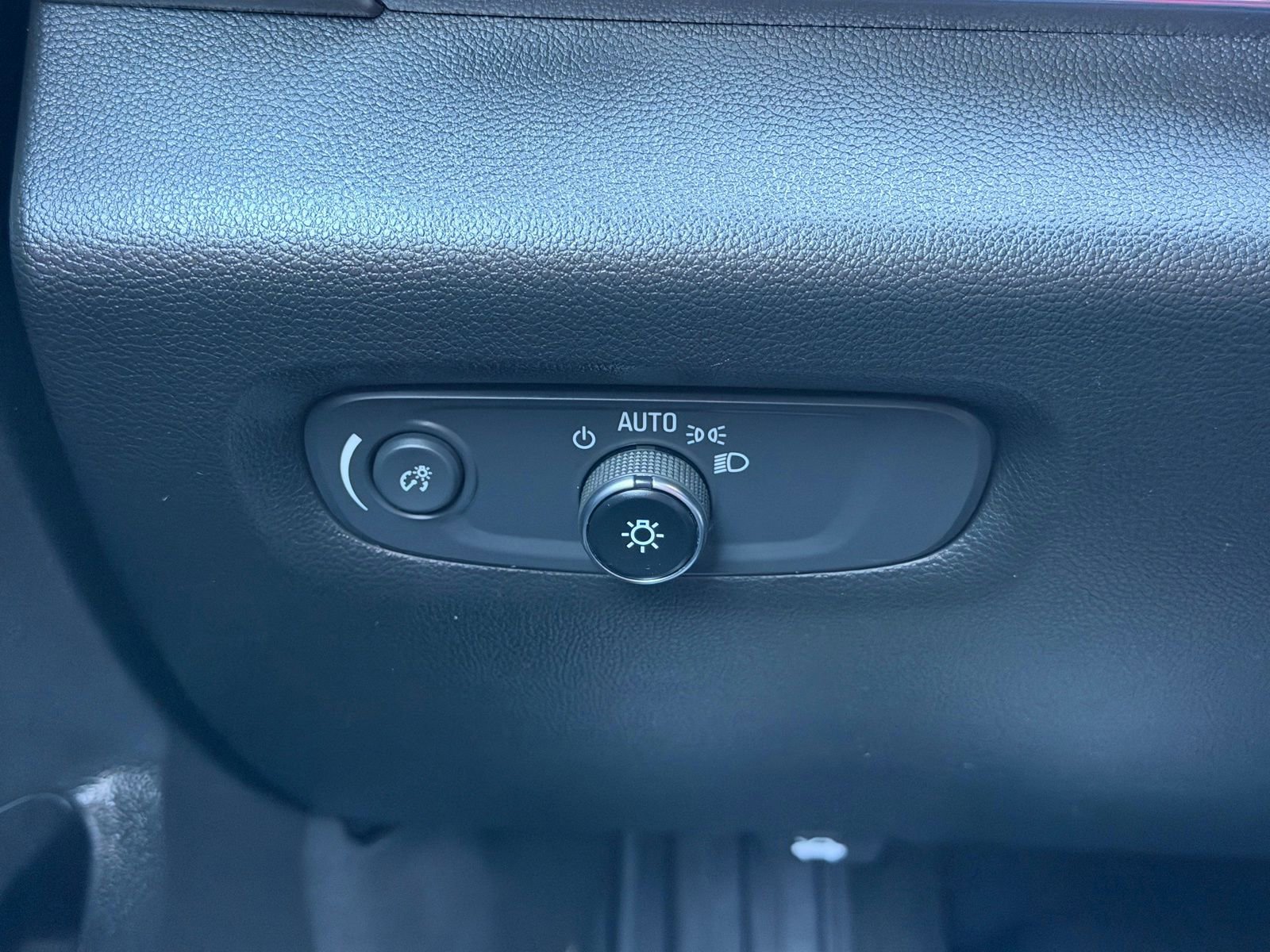 Used 2023 Chevrolet Traverse LT image 12